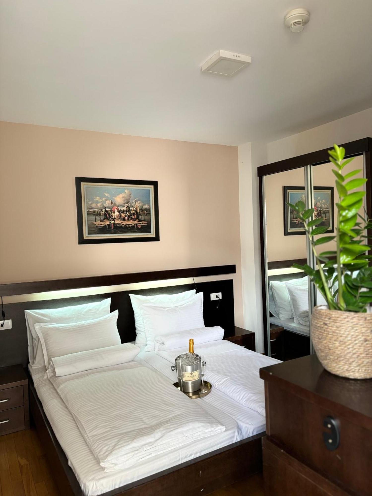 Bed and Breakfast Atrium Сремска-Митровица Экстерьер фото