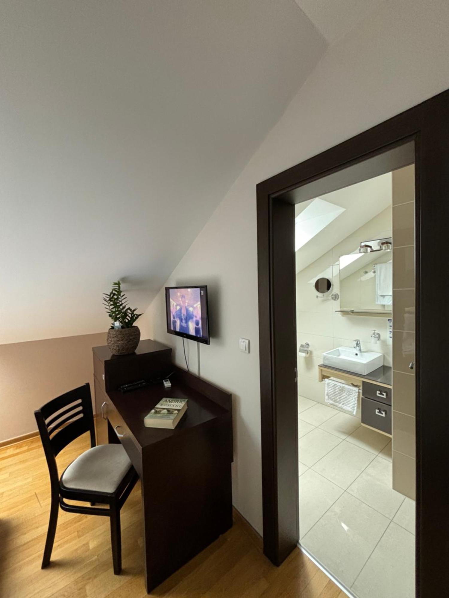 Bed and Breakfast Atrium Сремска-Митровица Экстерьер фото